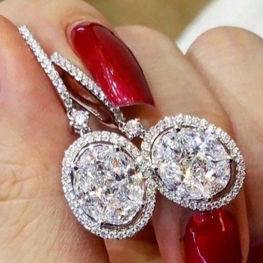 NEW💎18K White Gold Oval Diamond Halo Earrings